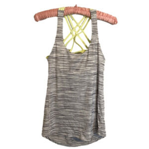 Lululemon Free To Be Wild Womens size 4